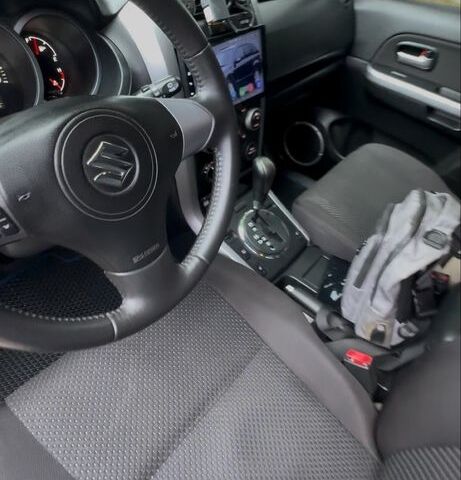 Чорний Сузукі Гранд Вітара, об'ємом двигуна 2.4 л та пробігом 125 тис. км за 8500 $, фото 10 на Automoto.ua