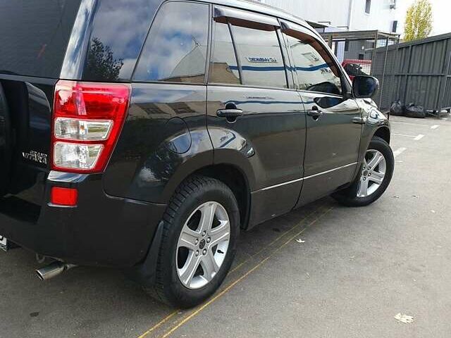 Чорний Сузукі Гранд Вітара, об'ємом двигуна 2 л та пробігом 217 тис. км за 7500 $, фото 3 на Automoto.ua