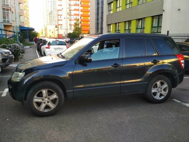 Черный Сузуки Гранд Витара, объемом двигателя 2 л и пробегом 245 тыс. км за 7300 $, фото 1 на Automoto.ua