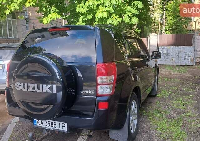Чорний Сузукі Гранд Вітара, об'ємом двигуна 2 л та пробігом 130 тис. км за 8200 $, фото 4 на Automoto.ua