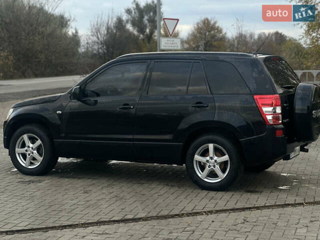 Черный Сузуки Гранд Витара, объемом двигателя 2 л и пробегом 235 тыс. км за 10500 $, фото 3 на Automoto.ua