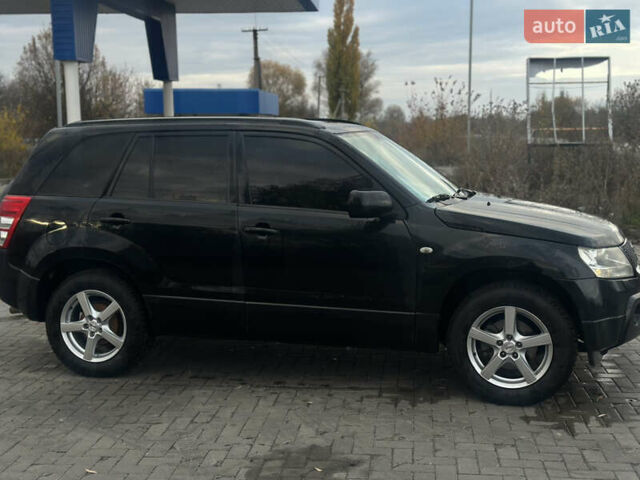 Черный Сузуки Гранд Витара, объемом двигателя 2 л и пробегом 235 тыс. км за 10500 $, фото 6 на Automoto.ua