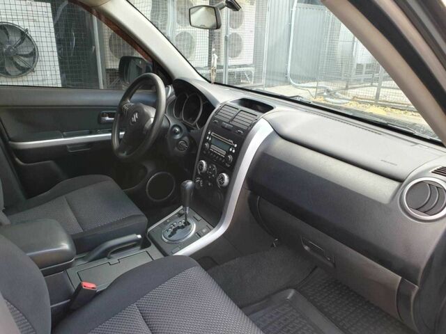 Чорний Сузукі Гранд Вітара, об'ємом двигуна 2 л та пробігом 217 тис. км за 7500 $, фото 4 на Automoto.ua