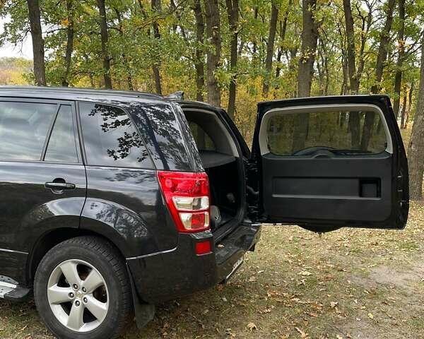 Чорний Сузукі Гранд Вітара, об'ємом двигуна 2.39 л та пробігом 176 тис. км за 8600 $, фото 7 на Automoto.ua