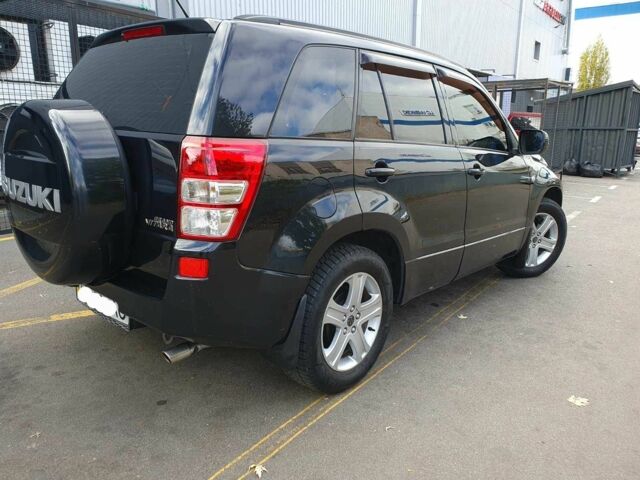 Чорний Сузукі Гранд Вітара, об'ємом двигуна 2 л та пробігом 217 тис. км за 7500 $, фото 3 на Automoto.ua