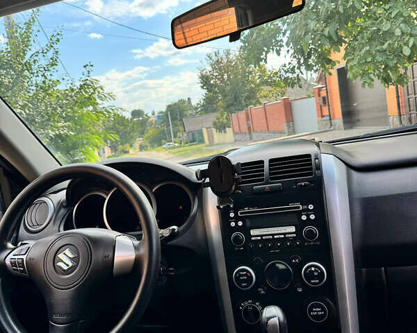 Чорний Сузукі Гранд Вітара, об'ємом двигуна 2.4 л та пробігом 170 тис. км за 8800 $, фото 8 на Automoto.ua