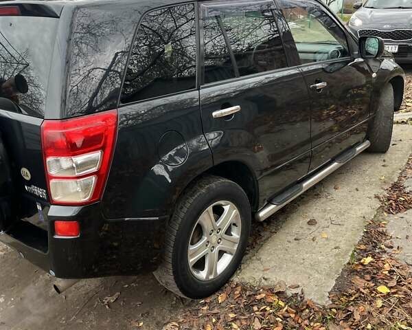 Черный Сузуки Гранд Витара, объемом двигателя 2 л и пробегом 182 тыс. км за 7300 $, фото 3 на Automoto.ua