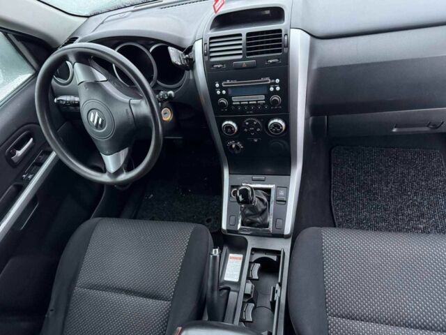 Чорний Сузукі Гранд Вітара, об'ємом двигуна 1.9 л та пробігом 281 тис. км за 4500 $, фото 5 на Automoto.ua