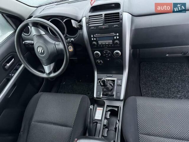 Чорний Сузукі Гранд Вітара, об'ємом двигуна 1.9 л та пробігом 281 тис. км за 4550 $, фото 5 на Automoto.ua