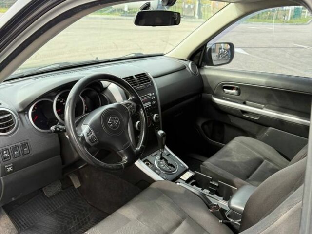 Чорний Сузукі Гранд Вітара, об'ємом двигуна 2.4 л та пробігом 198 тис. км за 7900 $, фото 7 на Automoto.ua