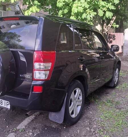 Чорний Сузукі Гранд Вітара, об'ємом двигуна 2 л та пробігом 130 тис. км за 8200 $, фото 5 на Automoto.ua