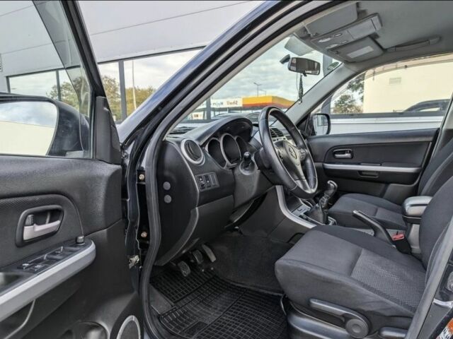 Черный Сузуки Гранд Витара, объемом двигателя 1.9 л и пробегом 185 тыс. км за 3800 $, фото 6 на Automoto.ua