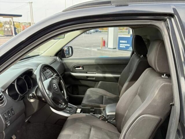 Чорний Сузукі Гранд Вітара, об'ємом двигуна 2.4 л та пробігом 198 тис. км за 7900 $, фото 8 на Automoto.ua