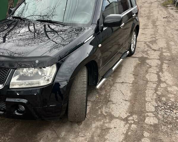 Черный Сузуки Гранд Витара, объемом двигателя 2 л и пробегом 182 тыс. км за 7300 $, фото 1 на Automoto.ua