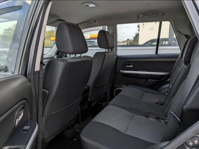 Черный Сузуки Гранд Витара, объемом двигателя 1.9 л и пробегом 185 тыс. км за 3800 $, фото 7 на Automoto.ua