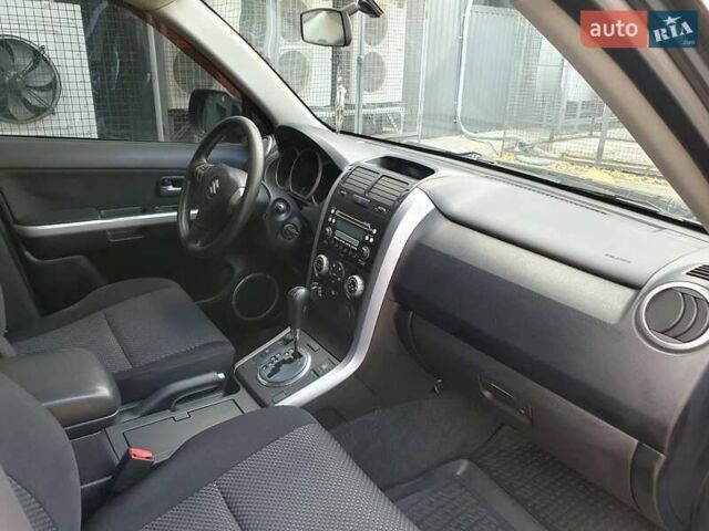 Чорний Сузукі Гранд Вітара, об'ємом двигуна 2 л та пробігом 217 тис. км за 7500 $, фото 4 на Automoto.ua