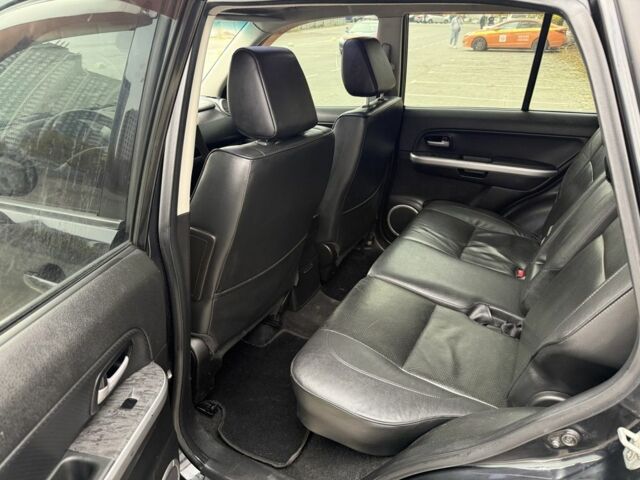 Чорний Сузукі Гранд Вітара, об'ємом двигуна 2.4 л та пробігом 135 тис. км за 8100 $, фото 8 на Automoto.ua