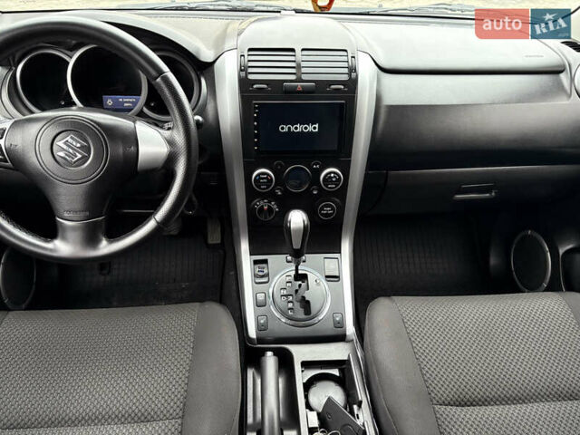 Чорний Сузукі Гранд Вітара, об'ємом двигуна 2.39 л та пробігом 240 тис. км за 8999 $, фото 11 на Automoto.ua