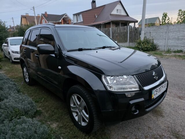 Чорний Сузукі Гранд Вітара, об'ємом двигуна 2 л та пробігом 150 тис. км за 10500 $, фото 3 на Automoto.ua