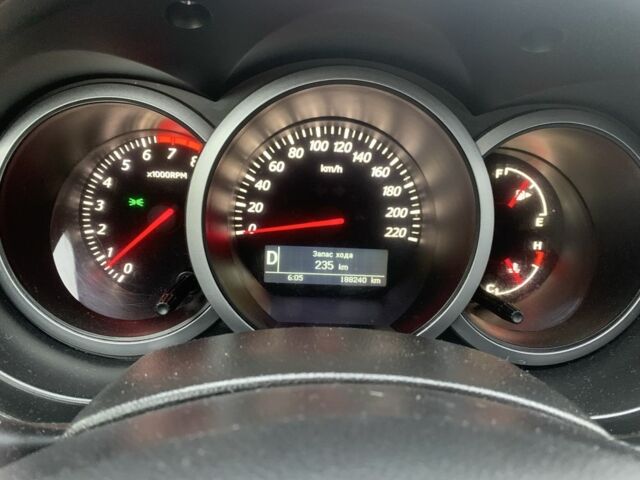 Сузуки Гранд Витара 2010 в Киеве на Automoto.ua Черный Сузуки Гранд Витара, объемом двигателя 2.4 л и пробегом 188 тыс. км за 10500 $, фото 6 на Automoto.ua