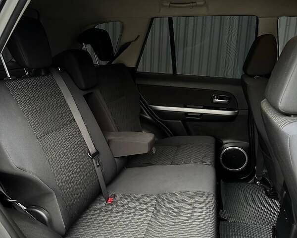 Чорний Сузукі Гранд Вітара, об'ємом двигуна 2.39 л та пробігом 155 тис. км за 13900 $, фото 8 на Automoto.ua