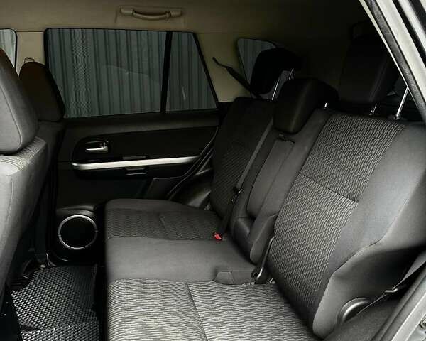 Чорний Сузукі Гранд Вітара, об'ємом двигуна 2.39 л та пробігом 155 тис. км за 13900 $, фото 7 на Automoto.ua