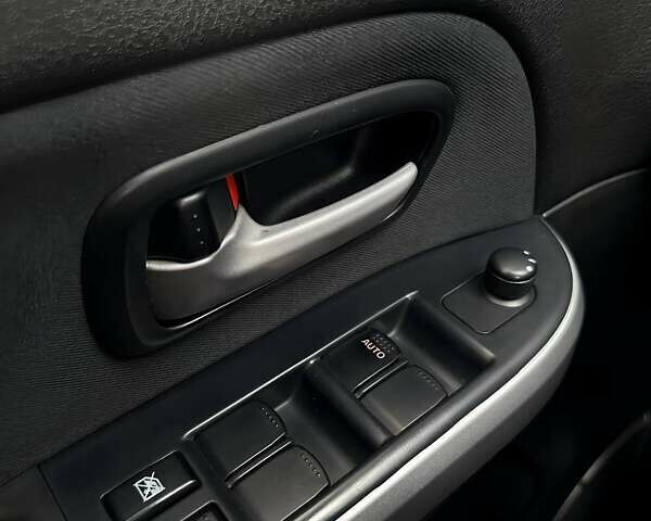 Чорний Сузукі Гранд Вітара, об'ємом двигуна 2.39 л та пробігом 155 тис. км за 13900 $, фото 17 на Automoto.ua