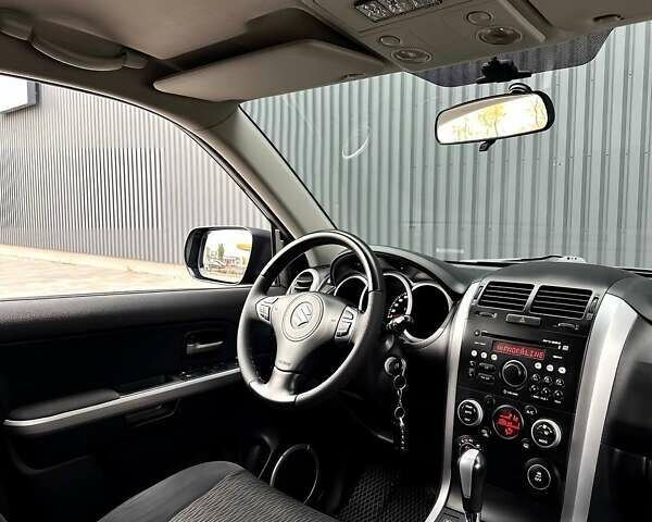 Чорний Сузукі Гранд Вітара, об'ємом двигуна 2.39 л та пробігом 155 тис. км за 13900 $, фото 10 на Automoto.ua