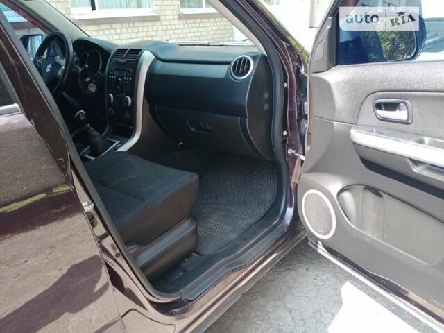 Фиолетовый Сузуки Гранд Витара, объемом двигателя 2.39 л и пробегом 238 тыс. км за 8000 $, фото 6 на Automoto.ua