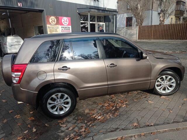 Коричневый Сузуки Гранд Витара, объемом двигателя 2.4 л и пробегом 140 тыс. км за 14000 $, фото 3 на Automoto.ua