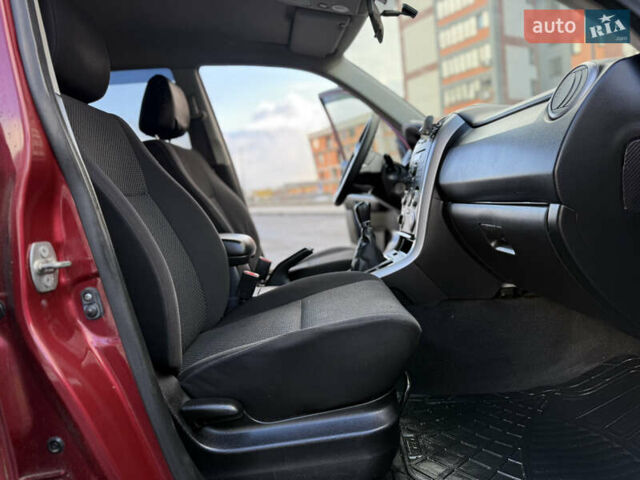 Червоний Сузукі Гранд Вітара, об'ємом двигуна 2 л та пробігом 281 тис. км за 6200 $, фото 25 на Automoto.ua