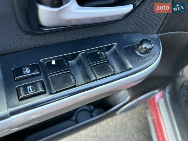 Червоний Сузукі Гранд Вітара, об'ємом двигуна 2 л та пробігом 281 тис. км за 6200 $, фото 23 на Automoto.ua