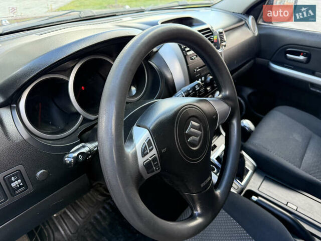 Червоний Сузукі Гранд Вітара, об'ємом двигуна 2 л та пробігом 281 тис. км за 6200 $, фото 18 на Automoto.ua