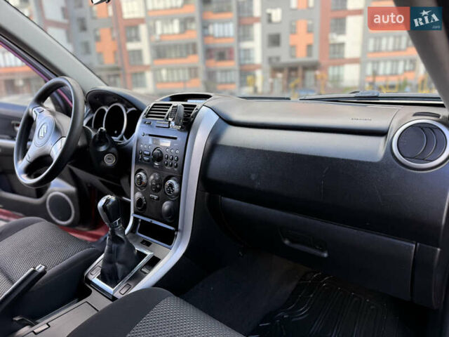 Червоний Сузукі Гранд Вітара, об'ємом двигуна 2 л та пробігом 281 тис. км за 6200 $, фото 26 на Automoto.ua