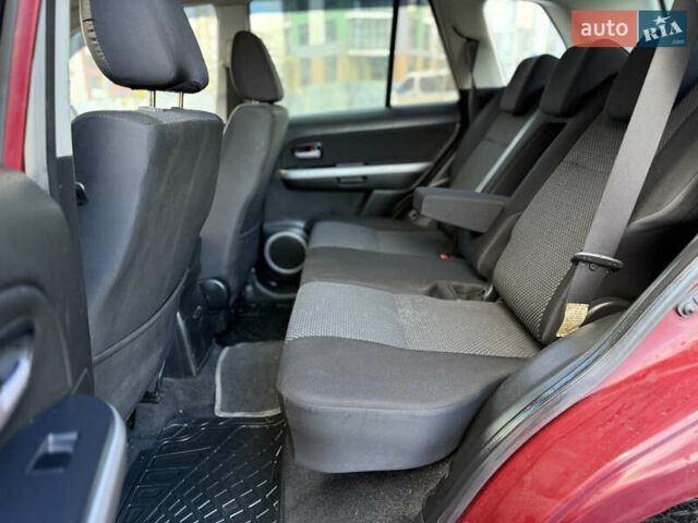 Червоний Сузукі Гранд Вітара, об'ємом двигуна 2 л та пробігом 281 тис. км за 6200 $, фото 22 на Automoto.ua