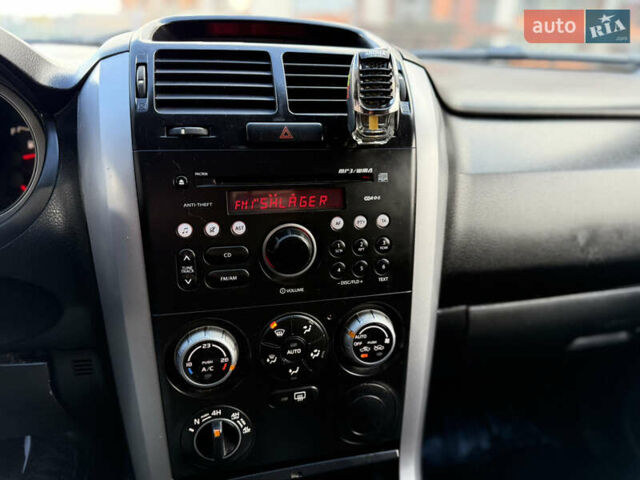 Червоний Сузукі Гранд Вітара, об'ємом двигуна 2 л та пробігом 281 тис. км за 6200 $, фото 17 на Automoto.ua