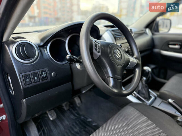 Червоний Сузукі Гранд Вітара, об'ємом двигуна 2 л та пробігом 281 тис. км за 6200 $, фото 24 на Automoto.ua