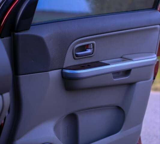 Червоний Сузукі Гранд Вітара, об'ємом двигуна 2.7 л та пробігом 224 тис. км за 7500 $, фото 5 на Automoto.ua