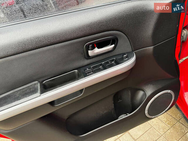 Червоний Сузукі Гранд Вітара, об'ємом двигуна 2 л та пробігом 195 тис. км за 7500 $, фото 7 на Automoto.ua