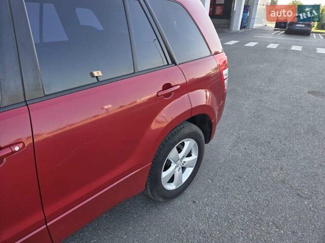 Червоний Сузукі Гранд Вітара, об'ємом двигуна 2.4 л та пробігом 161 тис. км за 10000 $, фото 12 на Automoto.ua