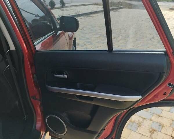 Червоний Сузукі Гранд Вітара, об'ємом двигуна 2.4 л та пробігом 172 тис. км за 8450 $, фото 12 на Automoto.ua