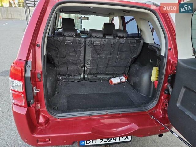 Червоний Сузукі Гранд Вітара, об'ємом двигуна 2.4 л та пробігом 161 тис. км за 10000 $, фото 23 на Automoto.ua