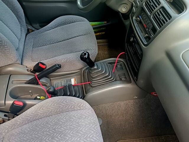 Сузуки Гранд Витара, объемом двигателя 2 л и пробегом 248 тыс. км за 3200 $, фото 3 на Automoto.ua