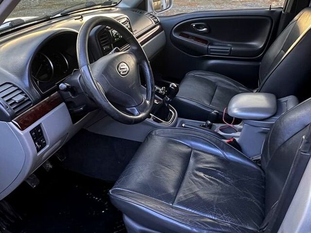 Сузуки Гранд Витара, объемом двигателя 2 л и пробегом 293 тыс. км за 1620 $, фото 5 на Automoto.ua