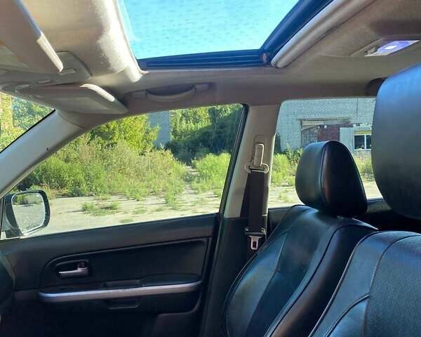 Сузуки Гранд Витара, объемом двигателя 2 л и пробегом 211 тыс. км за 6000 $, фото 11 на Automoto.ua