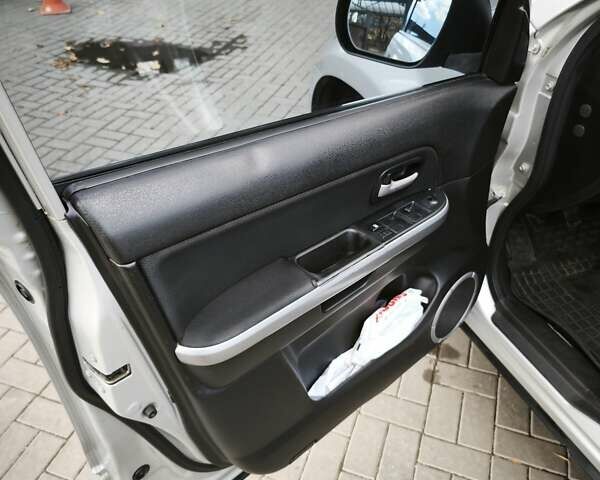 Сузуки Гранд Витара 2007 в Хмельницком на Automoto.ua Сузуки Гранд Витара, объемом двигателя 2 л и пробегом 316 тыс. км за 5800 $, фото 9 на Automoto.ua