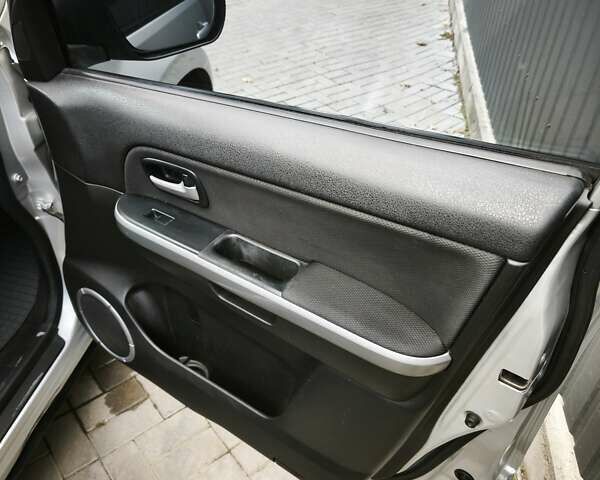 Сузуки Гранд Витара 2007 в Хмельницком на Automoto.ua Сузуки Гранд Витара, объемом двигателя 2 л и пробегом 316 тыс. км за 5800 $, фото 11 на Automoto.ua