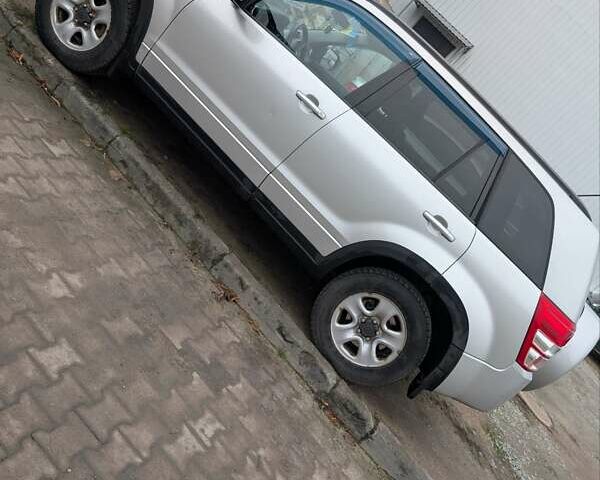 Сузукі Гранд Вітара, об'ємом двигуна 2 л та пробігом 243 тис. км за 11000 $, фото 6 на Automoto.ua