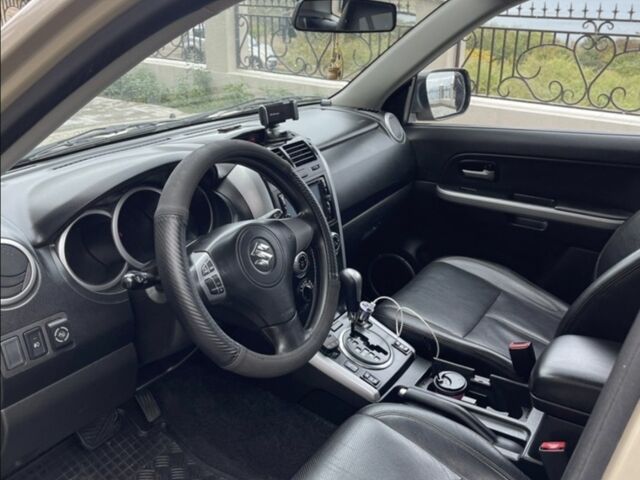Сузуки Гранд Витара 2007 в Одессе на Automoto.ua Серый Сузуки Гранд Витара, объемом двигателя 2 л и пробегом 170 тыс. км за 7300 $, фото 2 на Automoto.ua