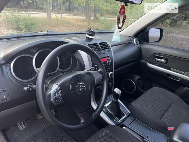 Сірий Сузукі Гранд Вітара, об'ємом двигуна 2.4 л та пробігом 136 тис. км за 9300 $, фото 15 на Automoto.ua